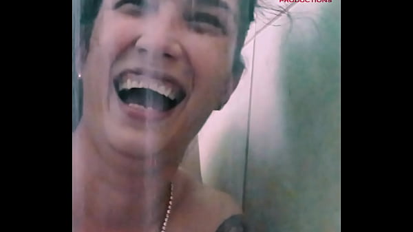 Cleaning up with jazmin shave to vibrate