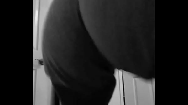 Girl shaking ass