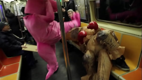 Play MP4 - dino vs barney