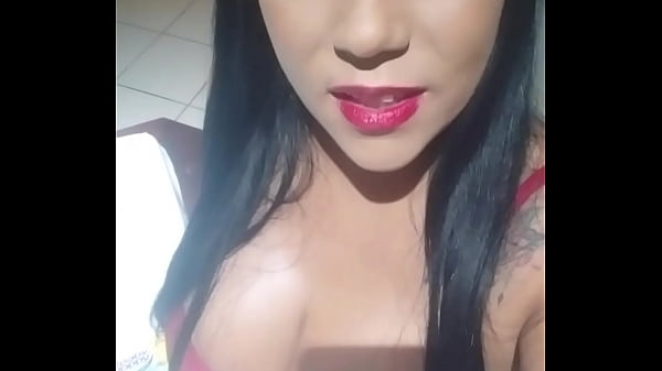 Play MP4 - Pamela Ferrary comendo morango com porra