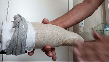 Muito tesao,vontade de arrega&ccedil_ar este cu, socando um consolo muito grosso 8,4 diamante, que del&iacute_cia @!!!!