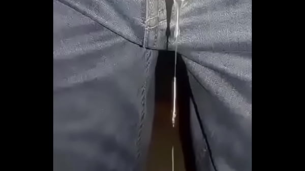 Pantalones orinados con pa&ntilde;al de tela y un d&iacute;a lleno de delicia y pajas 