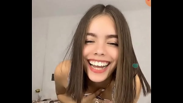 Novinha linda_querendose mostrar na live