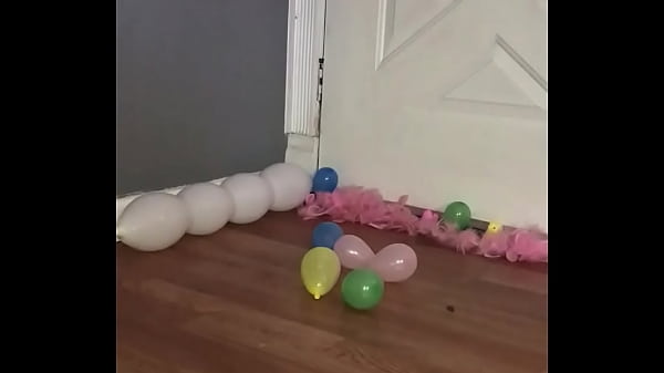 Nonton Latex High Heel Trample thumbnail