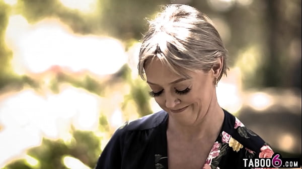 Man with two wives Dee Williams and KatieMorgan has total control