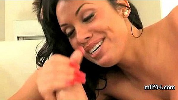 Nonton Hot Cougar Get Her Ass Drilled thumbnail