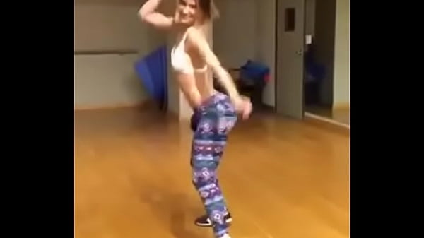 Perfect white ass twerk