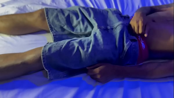 Aline Tavares Entrou No Quarto Do Seu Amigo A Noite E Aproveitou Para Pegar No Seu Pau Escondido ! O Safado Acordou E Aceitou Gravar Uma Cena A Safada E A Fez Gozar Gostoso thumbnail