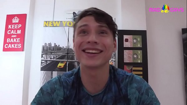 Play MP4 - Venezolano hetero inunda todo de esperma