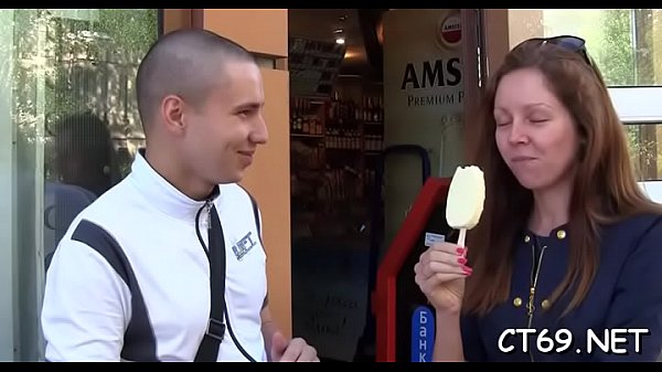 Hot wench gets naked and starts enjoying the merciless sex 