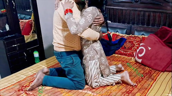 Nonton Desi Girl Rides Hard While Moaning In Hindi thumbnail