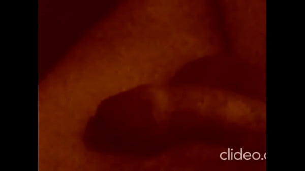 Gafo en reposo escuchando m&uacute_sica.