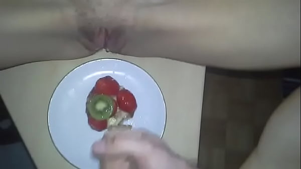 Play MP4 - Cum fruit