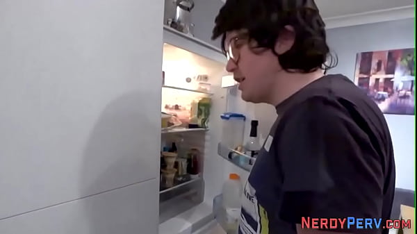 Yorkshire geek licks_cunt andgets sucked