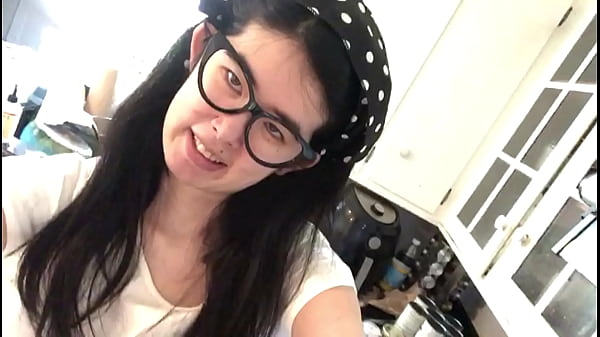 Nonton Chinese Girl Cooks Up Some Meals In The 1950s thumbnail