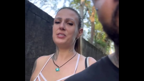 Play MP4 - Vi uma Prostituta fazendo ponto na rua pedi pra ela fazer um boquete ela cobro 10&dollar; ela quis me levar pro beco &excl; &lpar;P&uacute;blico&rpar;