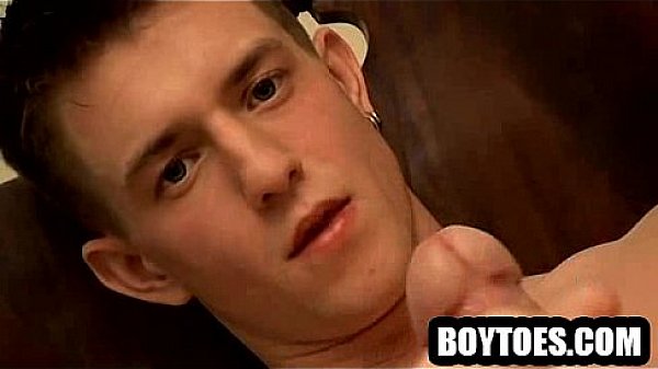 Amateur hunk tugging on his rock hard cock in bed 