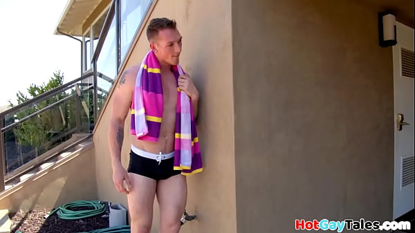 Play MP4 - Muscular bottom fucked in bareback trio until cumshot