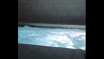 Nonton Big Raski In Public Jacuzzi thumbnail