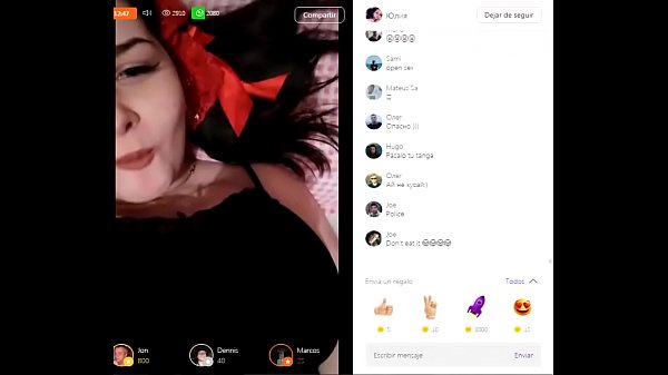 Tetona de Badoo Muestralas tetas y chupa pepino