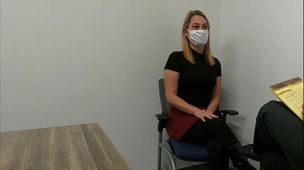 Girl gives_new bossa blowjob during job interview