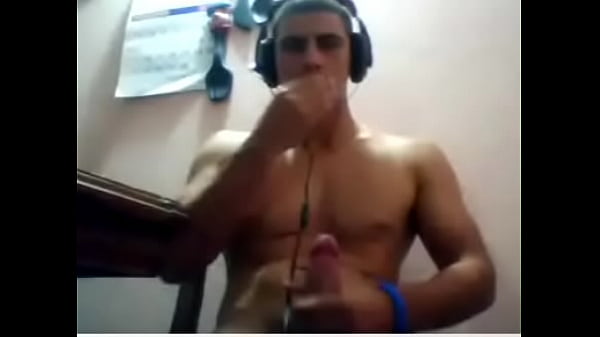 Play MP4 - Pillado Masturbandose a Alirio Maza