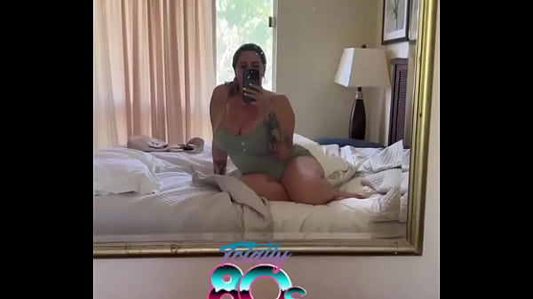 Nonton 1980&rsquo;s Mirror In The Airbnb. #maui #kihei thumbnail