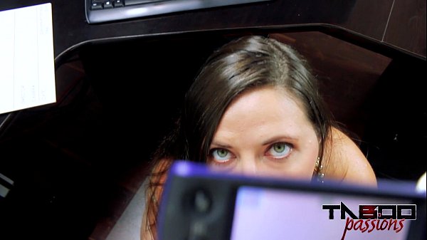 Play MP4 - Big Ass Milf Madisin Lee makes Homemade Porn With Freddie Cee