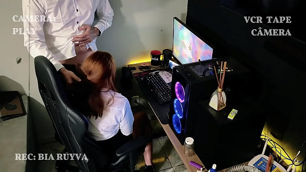 Chupei o pau FEDIDO do meu chefe sem a esposa corna dele saber s&oacute; pra ganhar um AUMENTO 