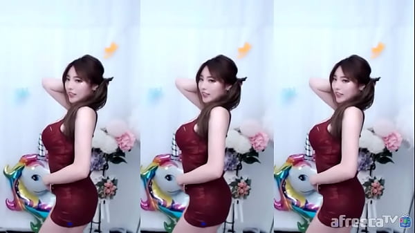 Korean Cam Girl Dancing With Big Boobs thumbnail