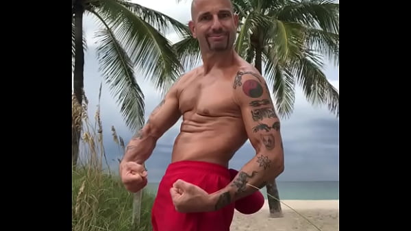 THE PORNSTAR LIVING IN PARADISE