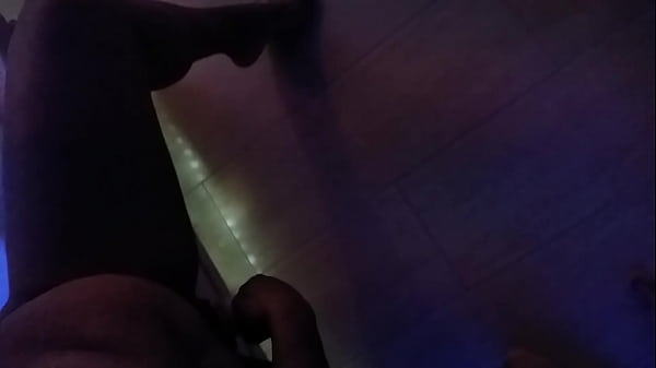 Esposa brincando_com o novo brinquedo dela