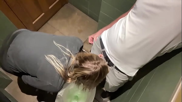 Peeing Outside and Getting Pussy Licked 