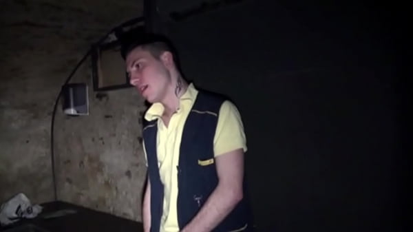 Il Se Fait Baiser Dasn Une Backroom thumbnail