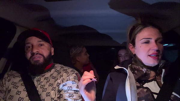 Nonton Uber Mulher Pega Um Casal De L&eacute;sbica No Aeroporto De Guarulhos!e Acabam Fazendo A Maior Putaria Dentro Do Carro Todos Se Chupando E Se Melando ! thumbnail