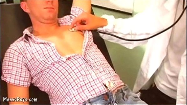 Play MP4 - Twinky andrologist seduces his hung older patient