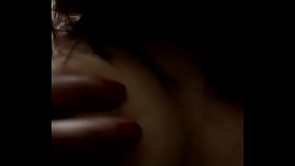 Dulce Roque toc&aacute_ndose las tetas