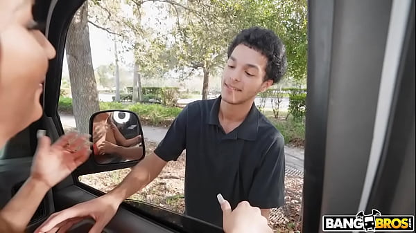 Play MP4 - Richelle Ryan on The Hunt