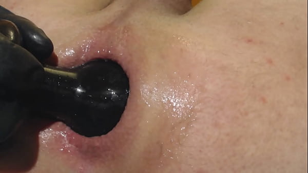 round buttplug gaping 