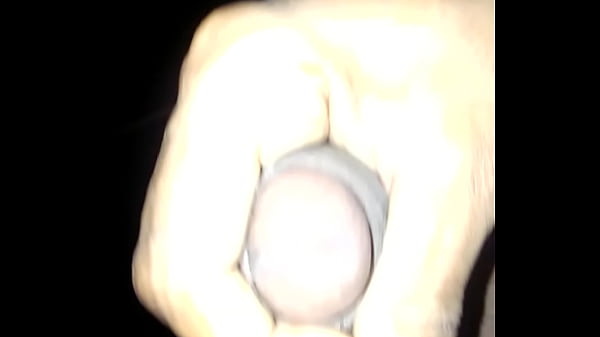 Batendo uma no banheiro