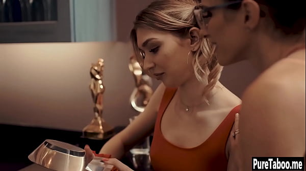 Sweet babe swallows big_hard cock before threesome