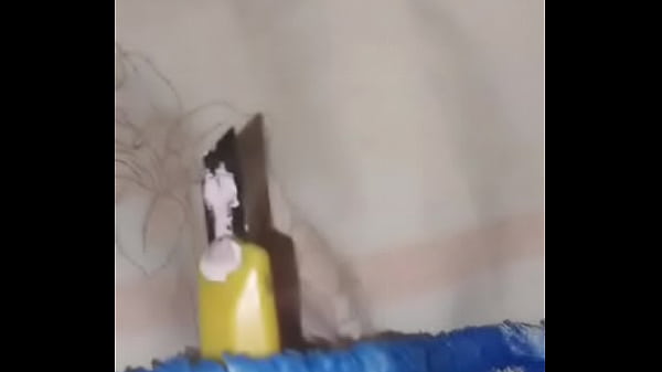 Atolando at&eacute_ a bolas na xota da novinha