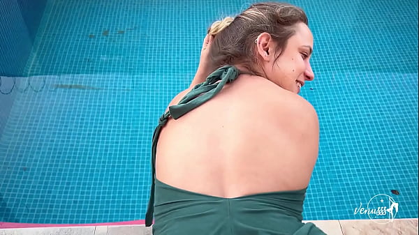 Nonton Estava No Quintal S&oacute; Estendendo Roupa Na Maior Inoc&ecirc;ncia Quando Ele Levantou Meu Vestido E Meteu O Pau Por Tr&aacute;s! thumbnail