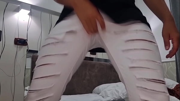 Assolo con sborrata masturbazione anale con dita nel culo e un enorme carico di sborra gemiti e dialoghi molto caldi 