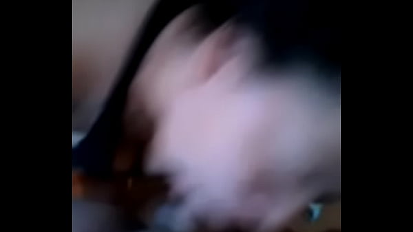 Honey bunnz sucking this dick 