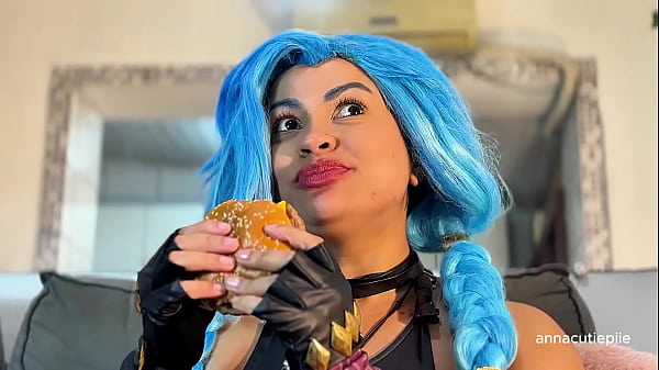 Jinx cosplay eating mcdonald&rsquo;s with burps and belly noises 