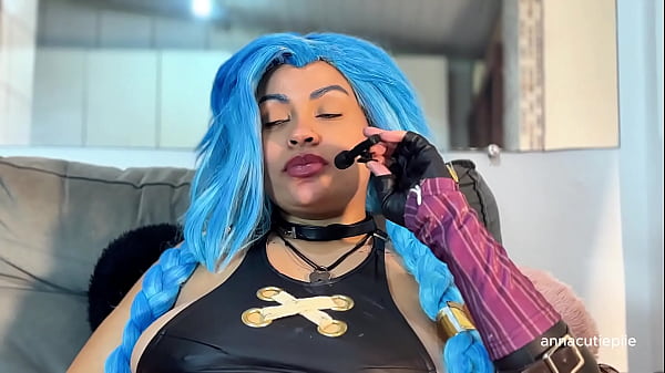 Jinx cosplay eating mcdonald&rsquo;s with burps and belly noises