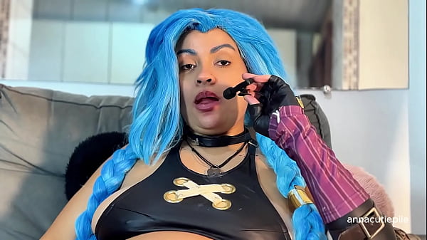 Jinx cosplay eating mcdonald&rsquo;s with burps and belly noises 