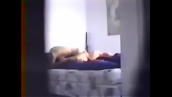 Couple baise en camera cachee 2