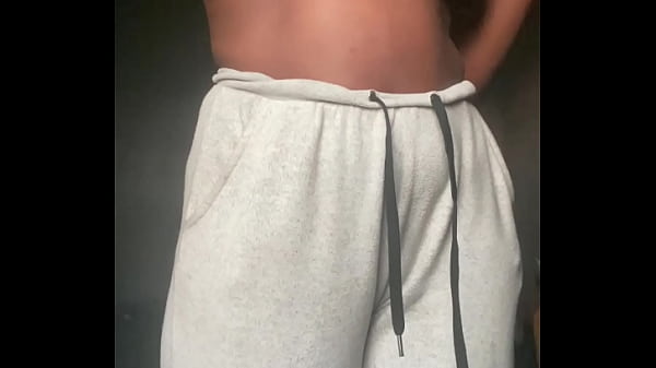 Play MP4 - Envie de mettre une bite entre mes seins ce matin je m&rsquo;ennuie &excl;